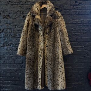 Beautiful Vintage 60s Coat Calcutta by Hillmoor 
Leopard Print Faux Fur Coat